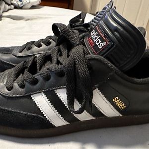 Mens size 7.5 adidas Sambas. In great used condition. Only worn 3 times.